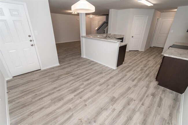 Building Photo - 5527 Tobins Gully Dr