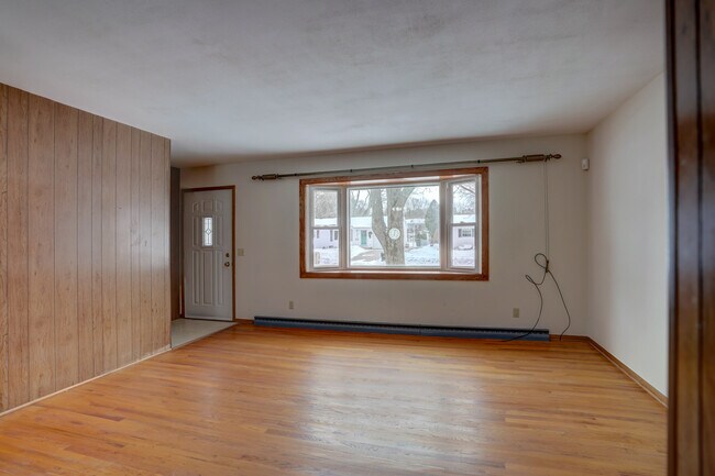 Building Photo - 6018 Malabar Ln