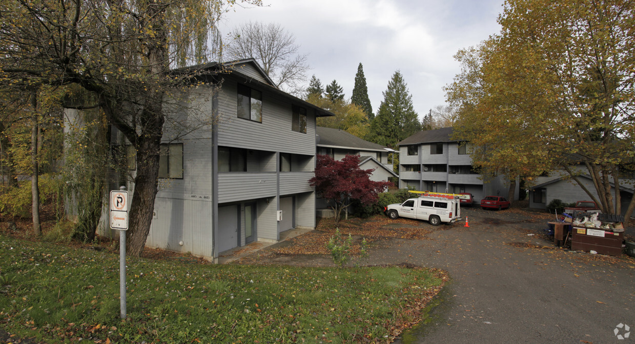Foto principal - 4445-4483 SW Garden Home Rd