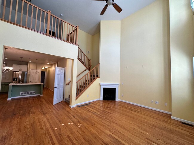 Building Photo - Stunning 2 Bedroom and 2.5 Bath Townhome!