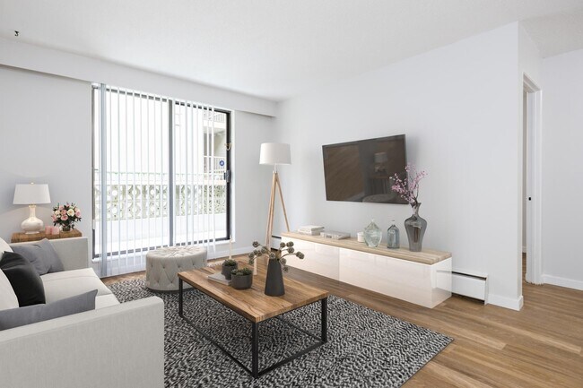 Building Photo - Royale