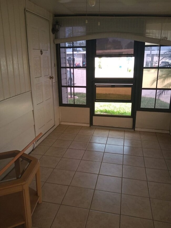 Building Photo - Beautiful renovated home on Six Lake Country Club