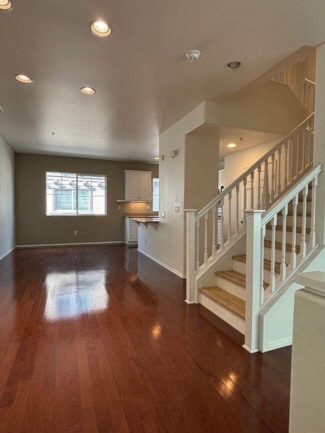 Foto del edificio - Move-In Ready 4 Bedroom Home Perfect for Professionals & Families