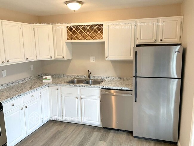 Building Photo - 15661 E Eldorado Dr