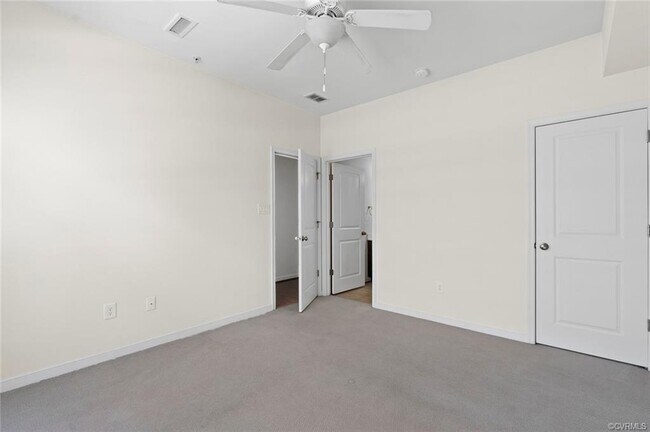 Building Photo - 3927 Village Townes Walk
