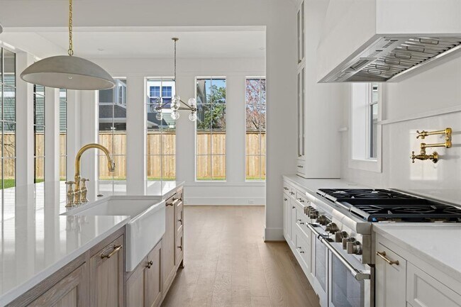 Building Photo - 1522 Woodcrest Dr