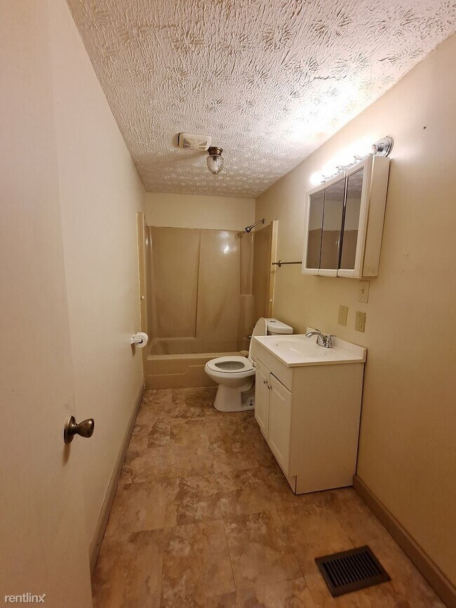 Building Photo - 3 br, 1.5 bath House - 305 S Downing St