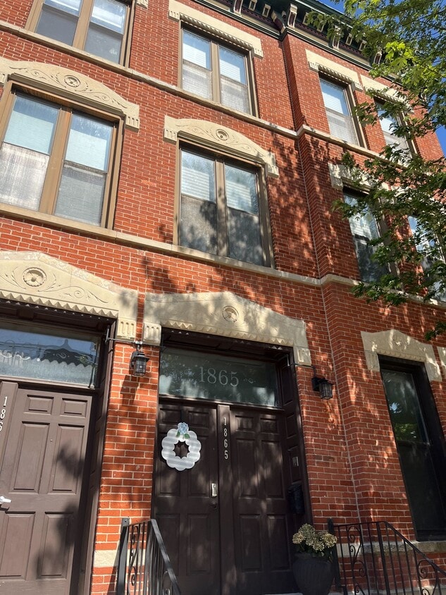 Primary Photo - 1867 N Halsted St