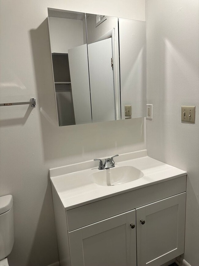 Building Photo - 2 bedroom townhouse in The Midlands! Available November 2025!