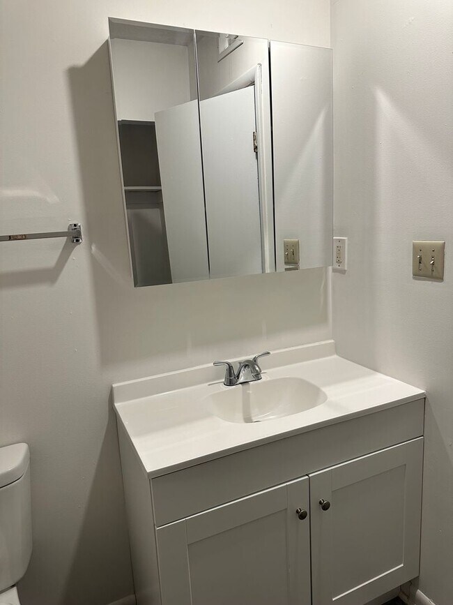 Foto del edificio - 2 bedroom townhouse in The Midlands! Available November 2025!