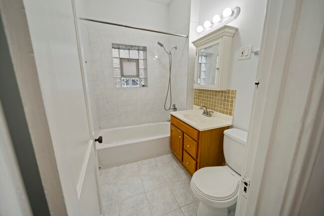 Building Photo - 2325 W Rice St