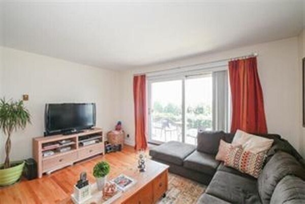 Foto del edificio - 386 E 8th St