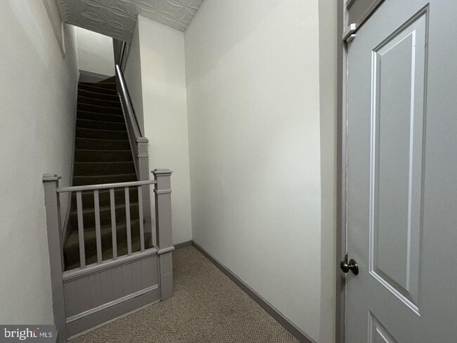 Foto del edificio - 328 S Broadway