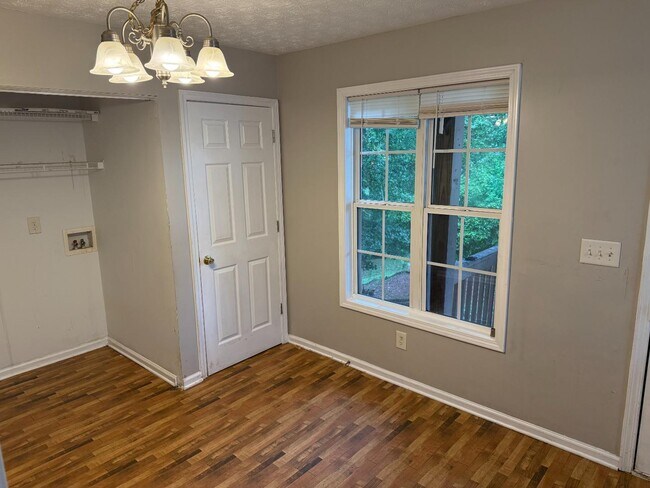 Foto del edificio - 573 Elrod Ave