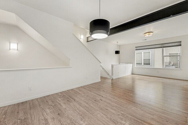 Building Photo - Modern-3 bedroom -3.5 bathroom Townhome in Santa Fe Art District