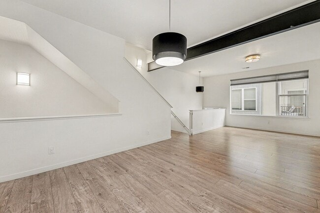 Foto del edificio - Modern-3 bedroom -3.5 bathroom Townhome in Santa Fe Art District