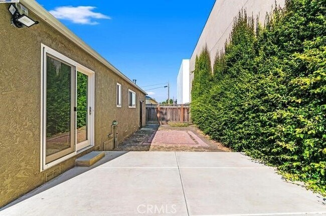 Foto del edificio - 20852 Baker Rd