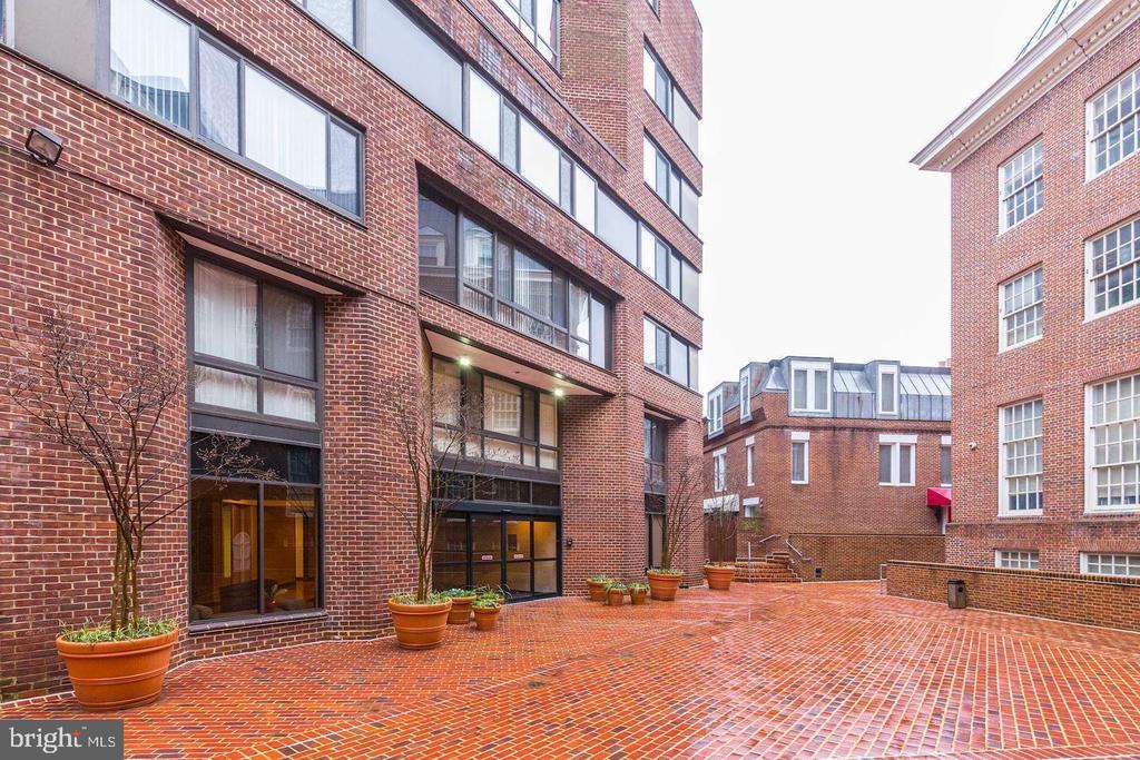 Primary Photo - 1077 30th St NW