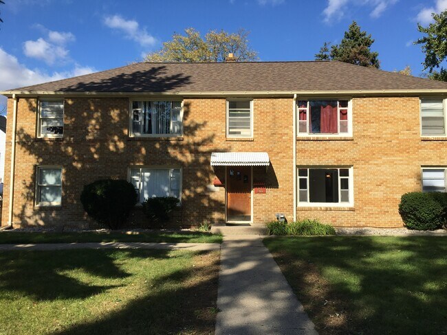Building Photo - 947 Vassar Dr