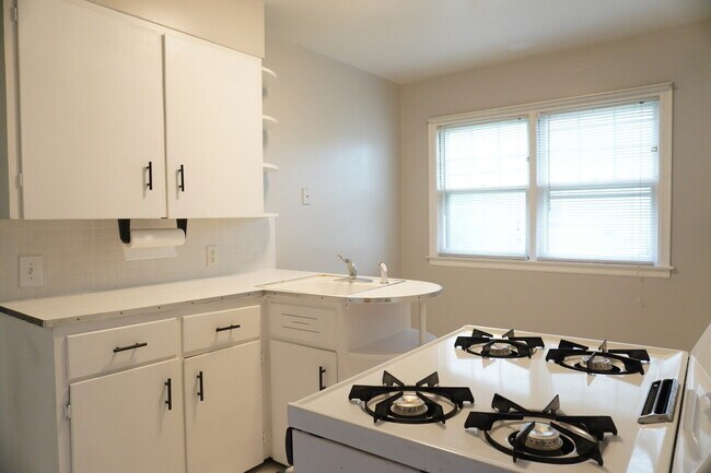 Building Photo - 425