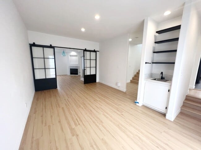 4 bed 2.5 Plus bonus room in Redondo Beach. - 4 bed 2.5 Plus bonus room in Redondo Beach. Apartment