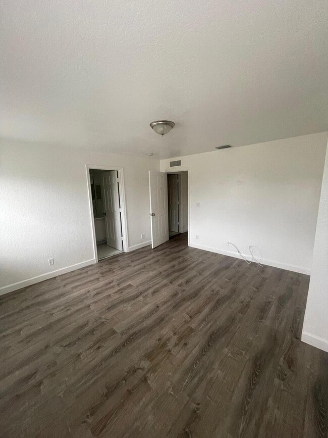 Building Photo - 1177 Colonial Palms Way