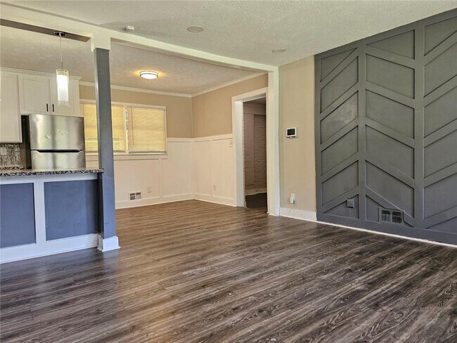 Building Photo - 4108 Lindsey Dr
