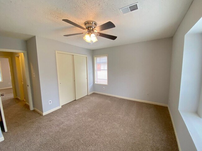 Foto del edificio - 4534 Trout Valley Dr