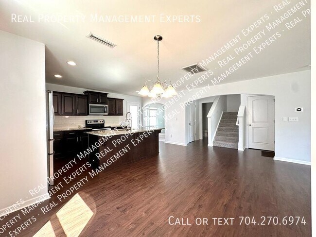 Building Photo - Charming 3BR/2.5BA Home in Gastonia!