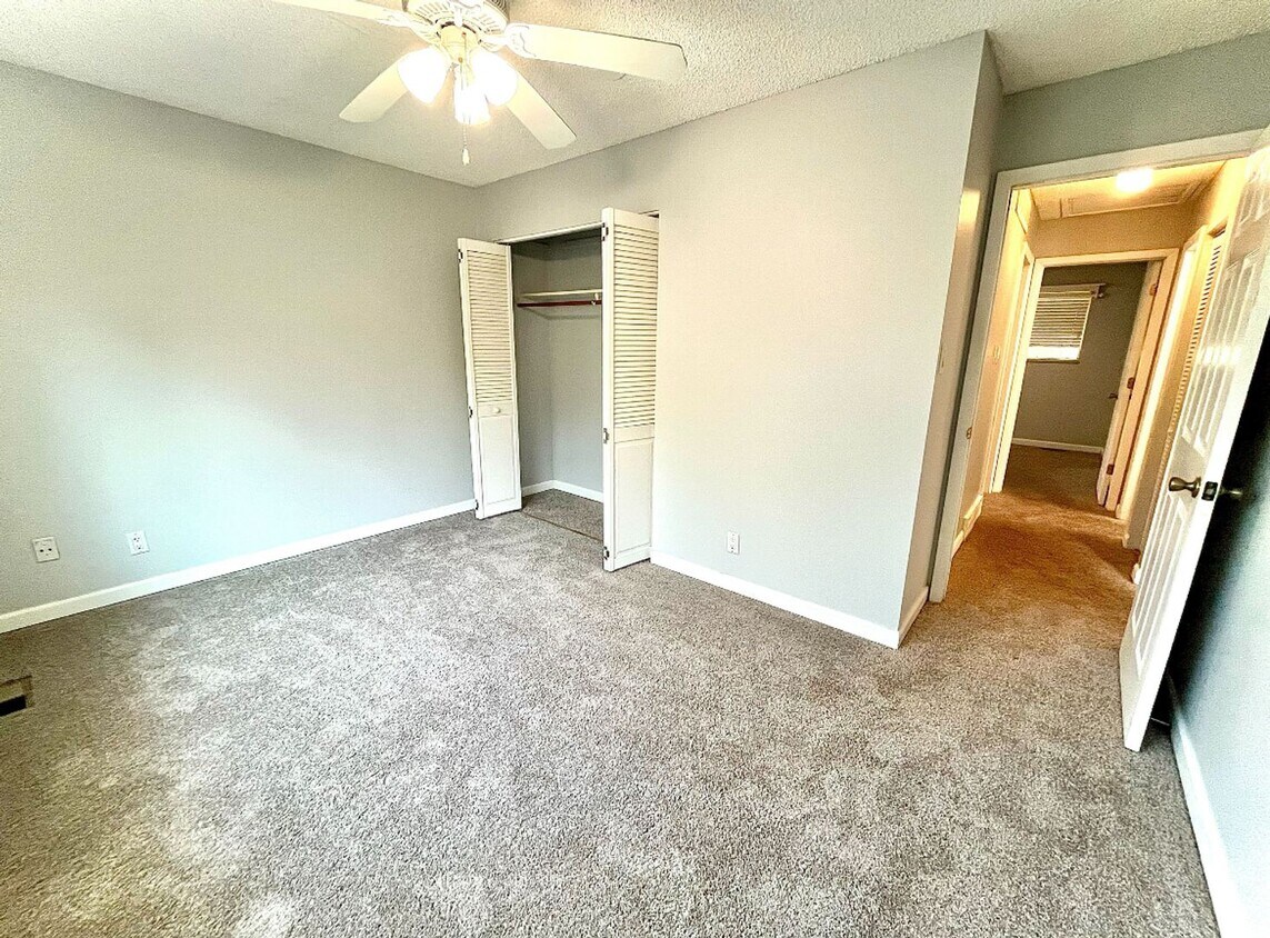 Primary Photo - Spacious 5-Bedroom Home in Desirable Cente...