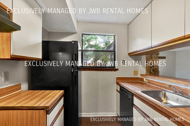 Foto del edificio - 6632 Periwinkle Dr