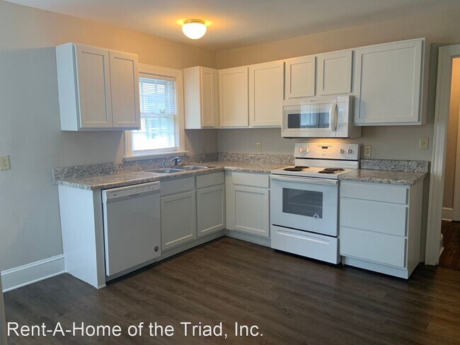 Building Photo - 3 br, 1.5 bath House - 2318 Lawndale Drive