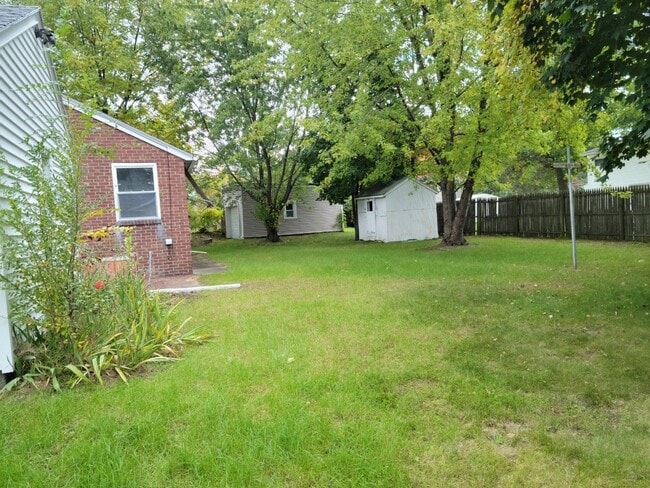 Building Photo - Single Family Home For Rent