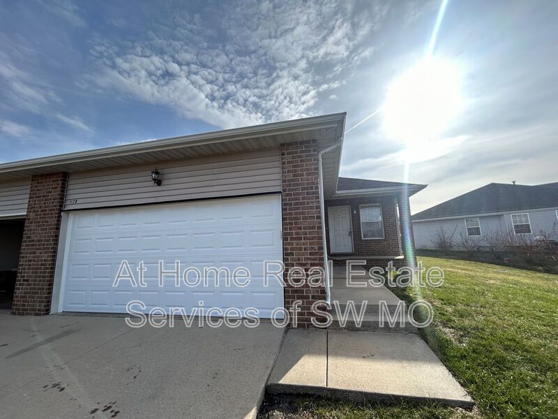 112 Bailey Cir Unit B, Rogersville, MO 65742 Condo for Rent in
