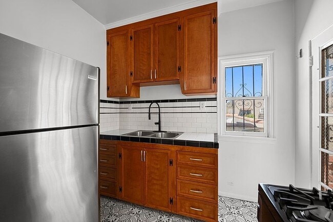 Building Photo - 639 N Spaulding Ave