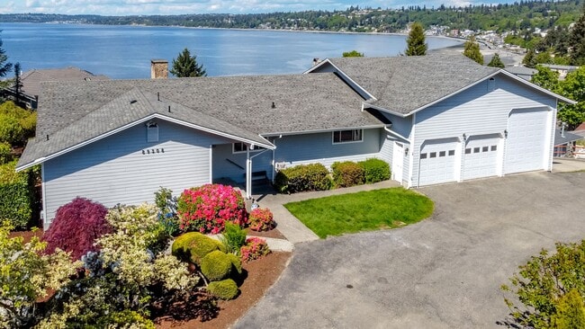 Building Photo - Updated 4 bedroom Home With Sweeping views...