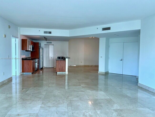 Foto del edificio - 3131 NE 188th St