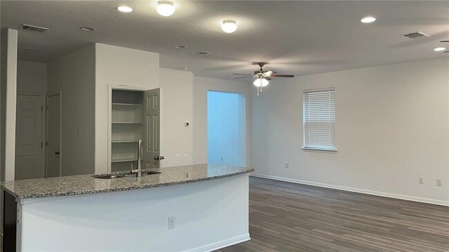 Building Photo - 157 Munk Ln