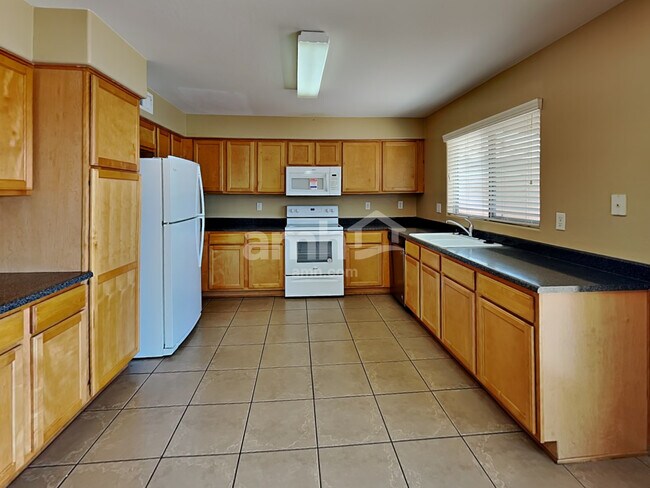 Building Photo - 6542 S 258th Dr