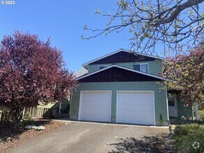 Building Photo - 419-421 Maxs Pl