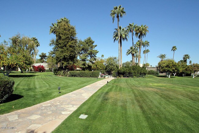 Building Photo - 5676 N Scottsdale Rd