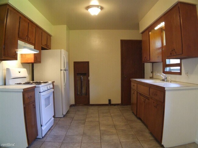 Foto del edificio - 2 br, 1 bath Duplex - 1985 52nd St SE