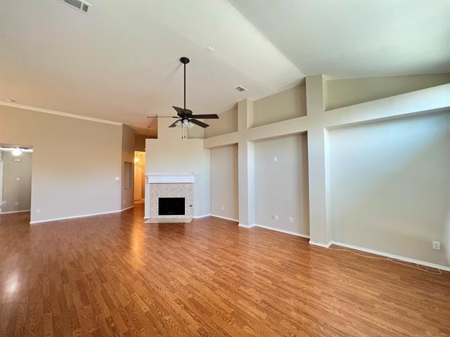 Foto del edificio - 217 Willowlake Dr