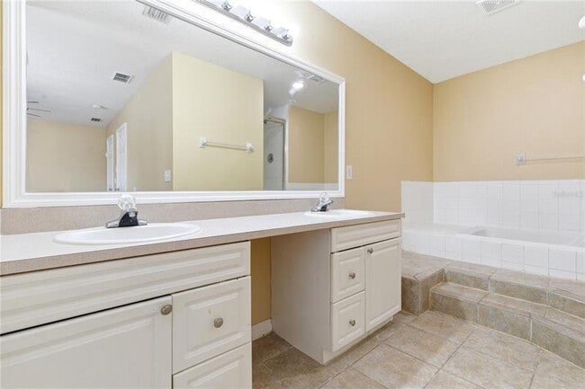 Building Photo - 623 Coconut Palm Way