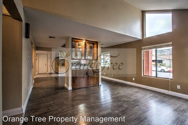 Building Photo - 5 br, 3 bath House - 450 W. 53rd St.
