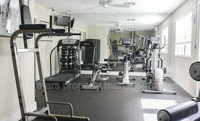 Foto del edificio - 10155 Sailwinds Blvd S