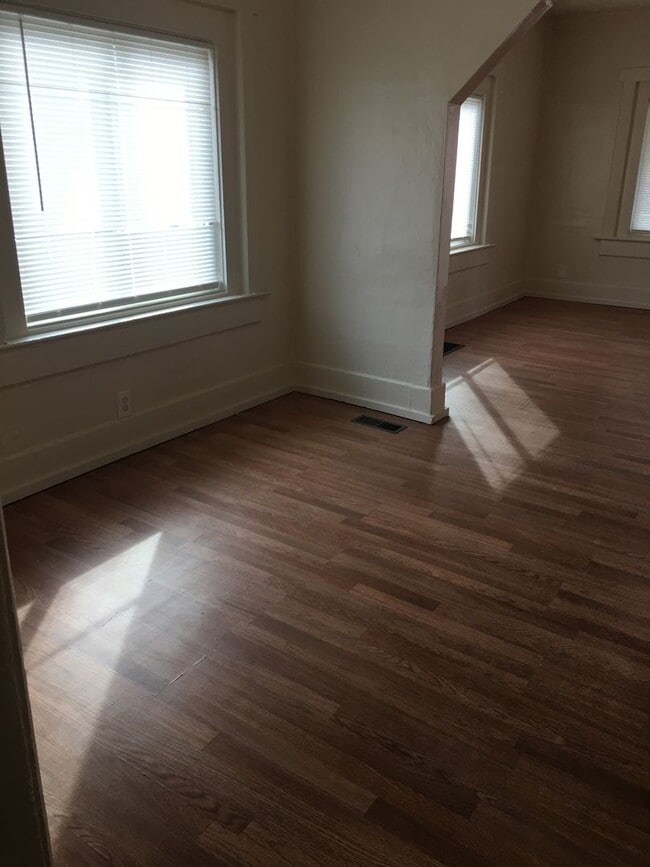 Building Photo - 3909 Cuthbertson St