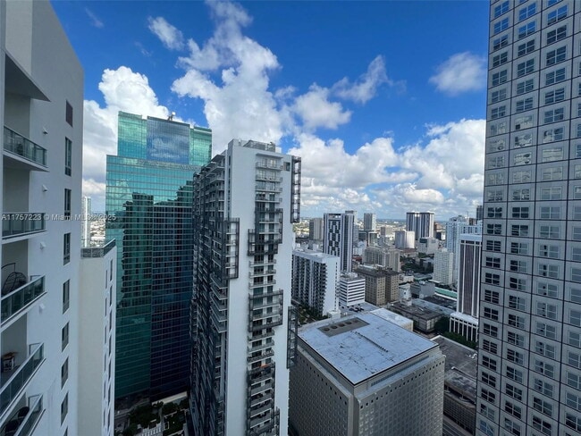 Foto del edificio - 300 S Biscayne Blvd