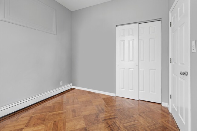 Building Photo - 414 41st St