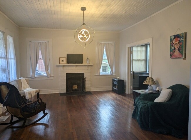 Building Photo - 306 E Gordon St